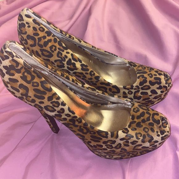 Charolette Russe cheetah peep toe stilettos - Picture 3 of 9